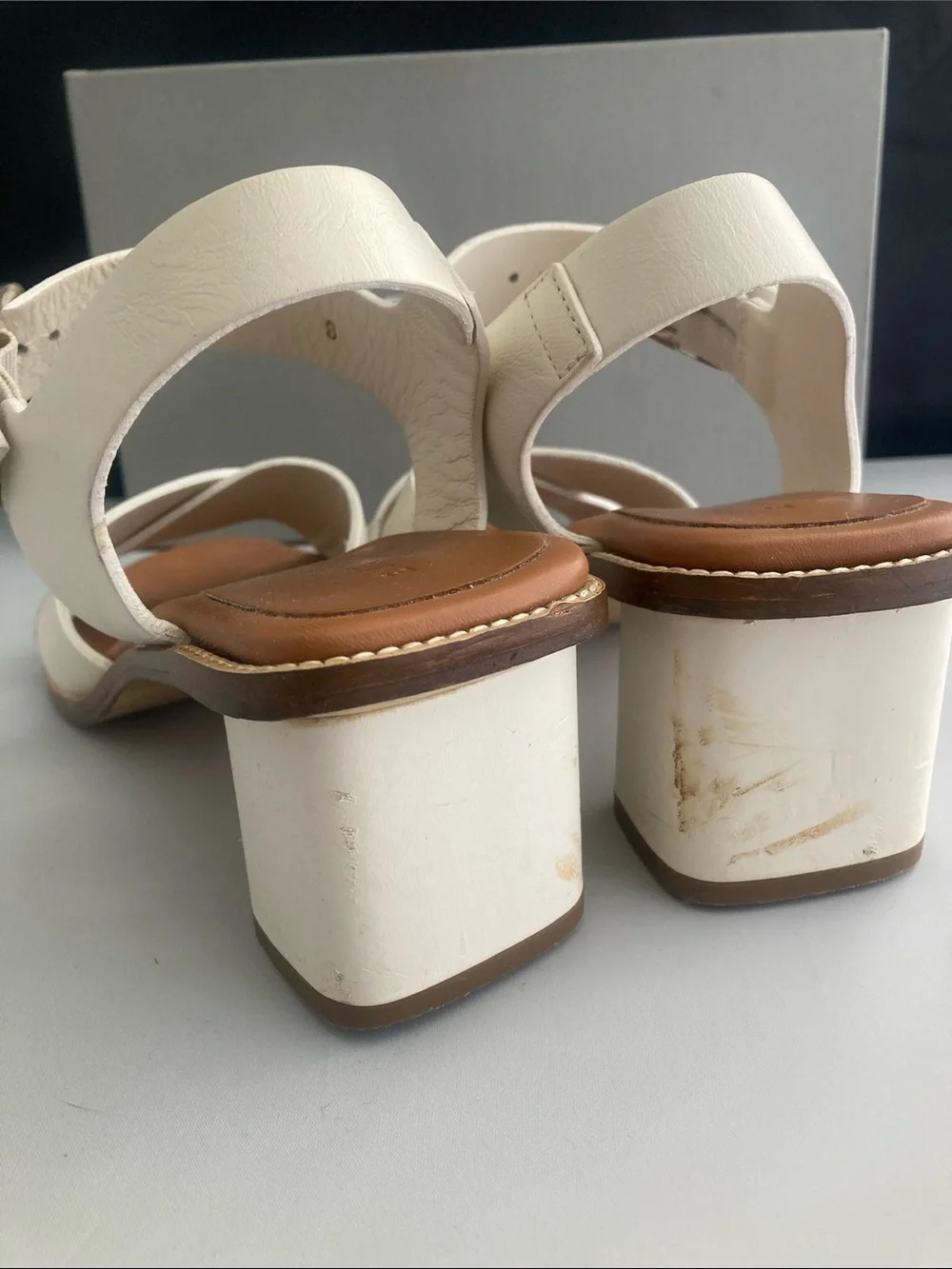 Everlane Buckle Block Heel Sandals in Size 8 White Leather - Picture 4 of 5